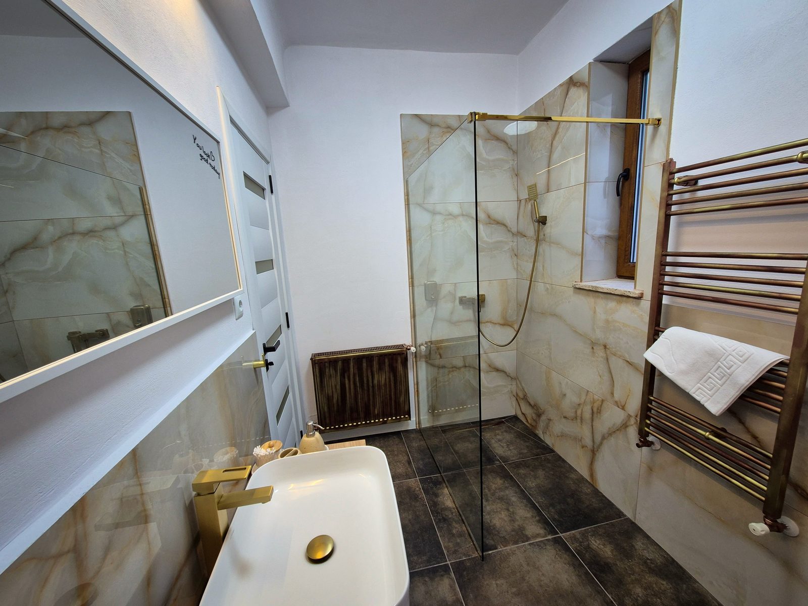 Julia Apartment Crisan - NEW, central, railway — cazare în Cluj-Napoca, RO
