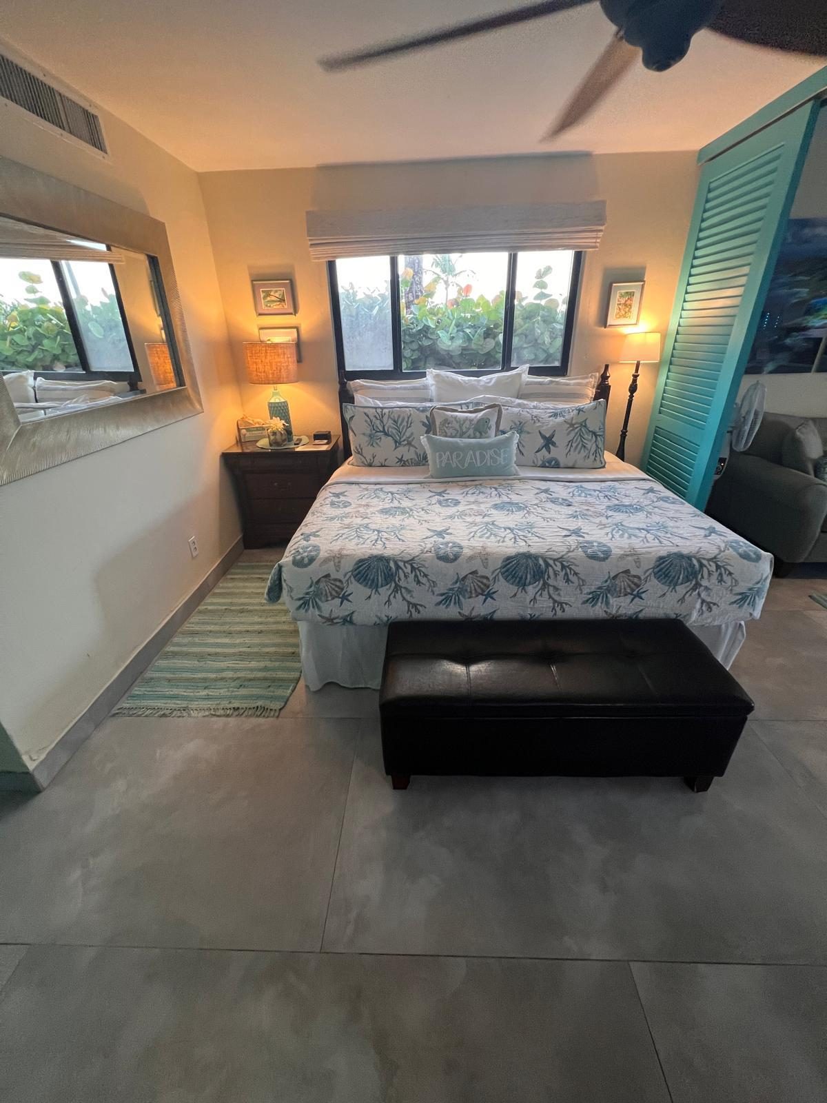 Luxurious Beachfront Condo Paradise At Your Toes — apartament în hotel în RO
